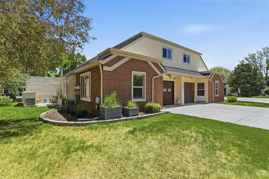 1739 S Lee Street Lakewood CO 80232