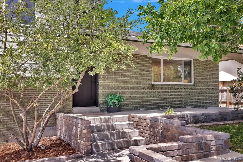 1569 S Lee Street Lakewood CO 80232