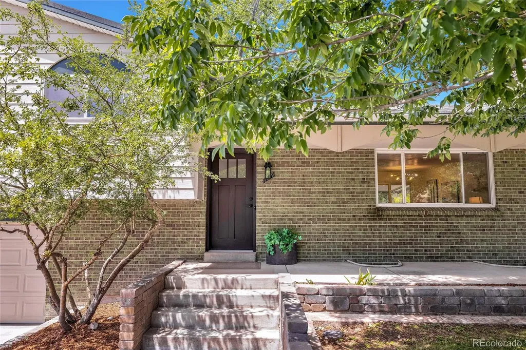 1569 S Lee Street Lakewood CO 80232
