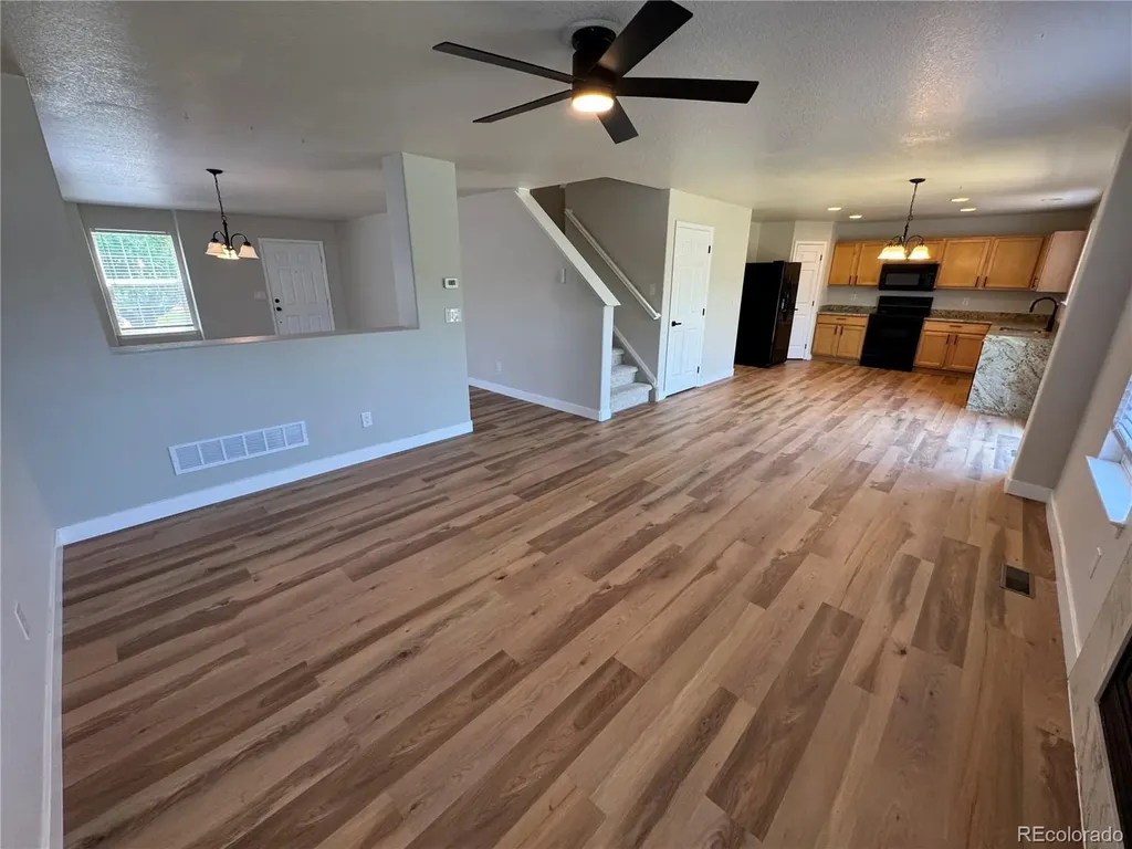 8151 S Mobile Way Englewood CO 80112