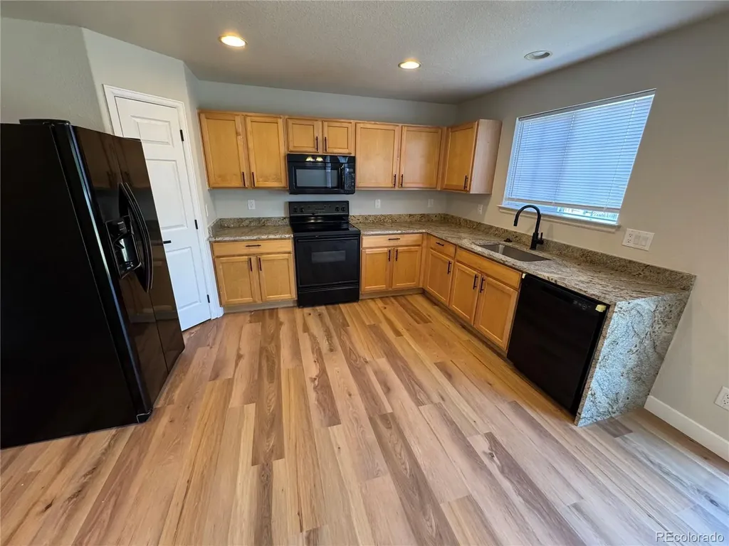 8151 S Mobile Way Englewood CO 80112