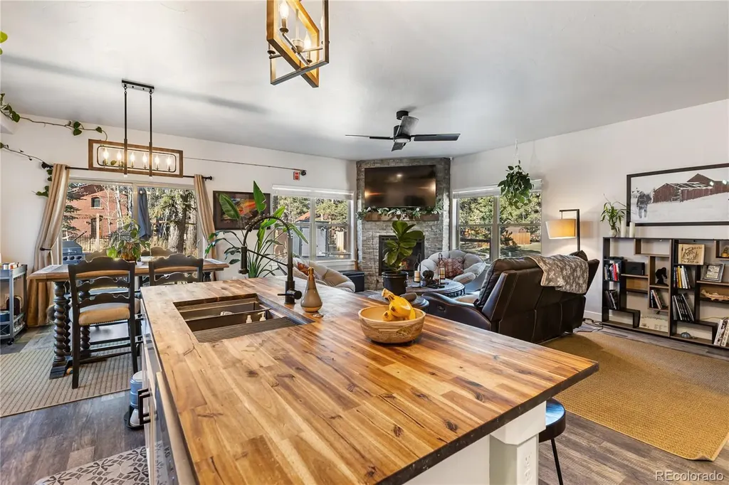 118 E Chester Avenue Woodland Park CO 80863