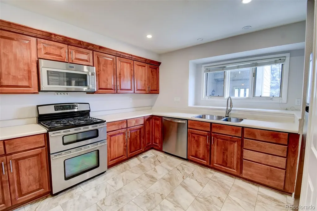 7857 S University Way Centennial CO 80122