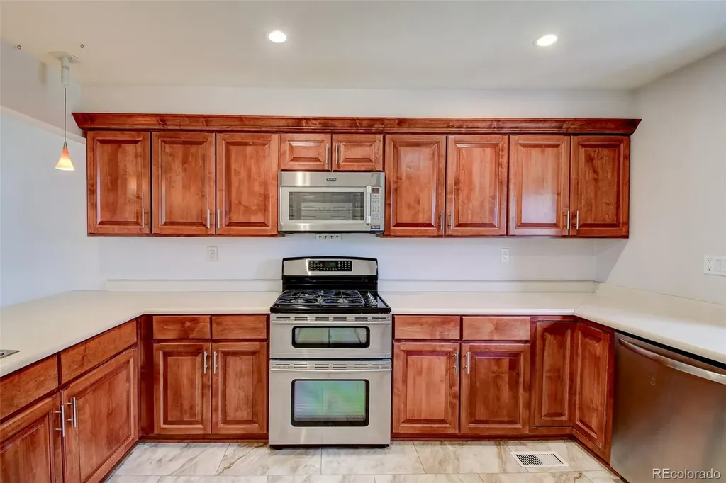 7857 S University Way Centennial CO 80122