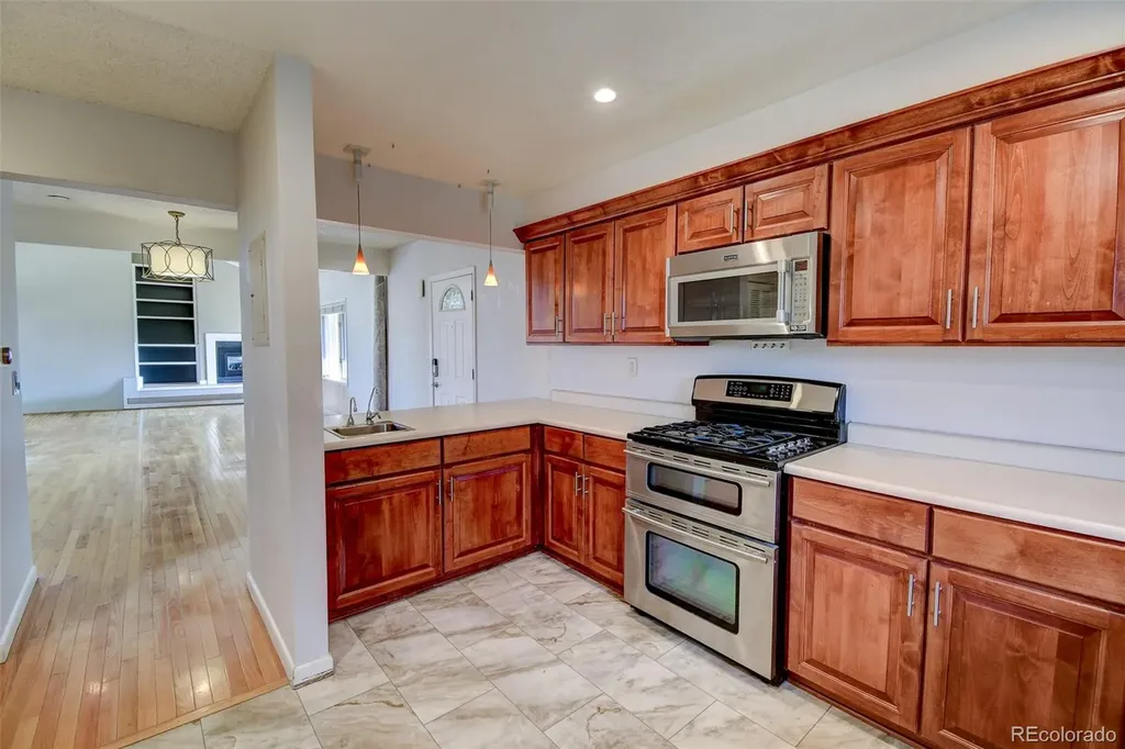 7857 S University Way Centennial CO 80122