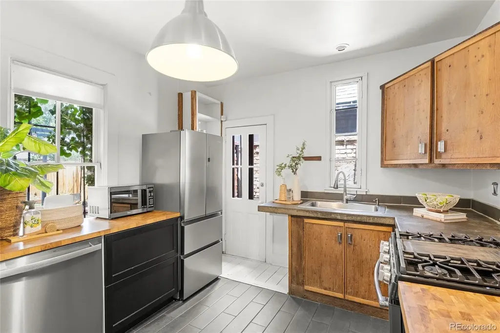 3415 Arapahoe Street Denver CO 80205