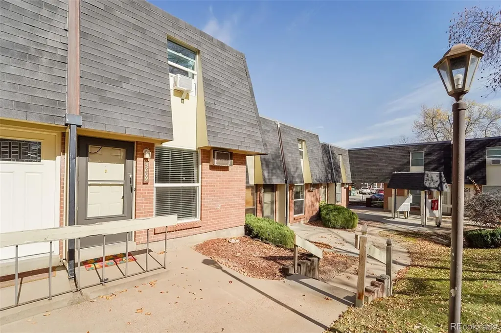 5809 S Pearl Street Centennial CO 80121