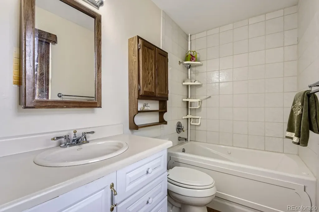3724 S Poplar Street Denver CO 80237