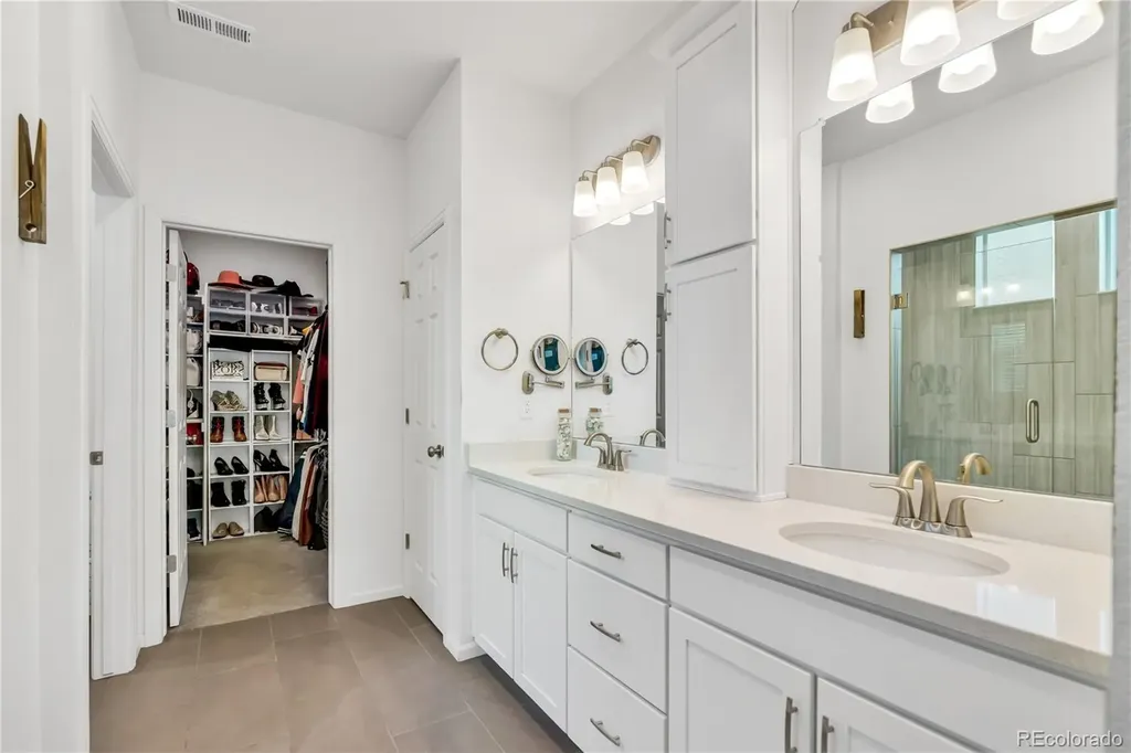 4074 N Picadilly Court Aurora CO 80019