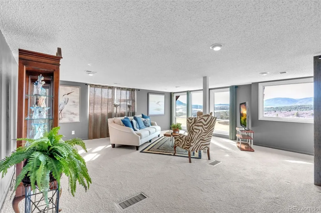 4500 Sentinel Rock Larkspur CO 80118