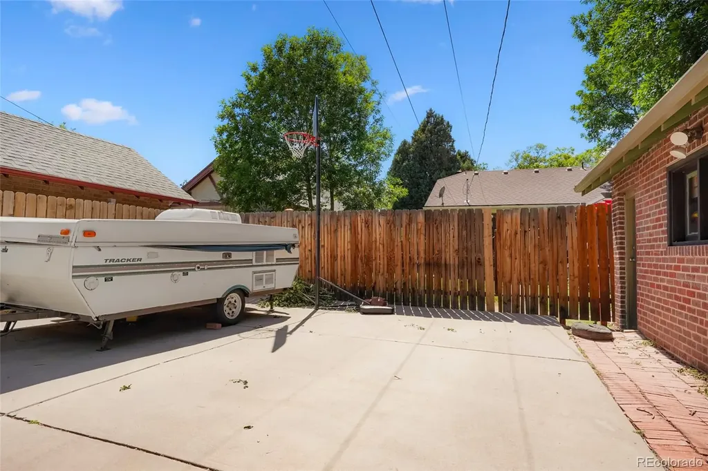 2810 Dahlia Street Denver CO 80207