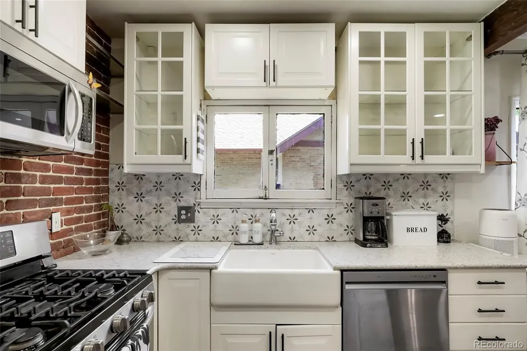 2810 Dahlia Street Denver CO 80207