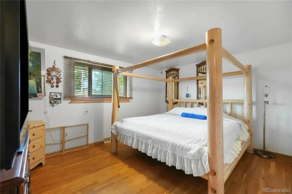 1337 Sharpe Place Longmont CO 80501
