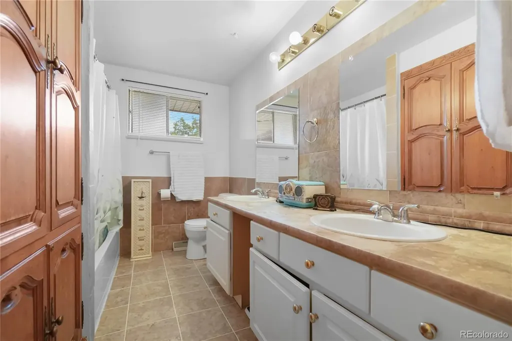 1337 Sharpe Place Longmont CO 80501