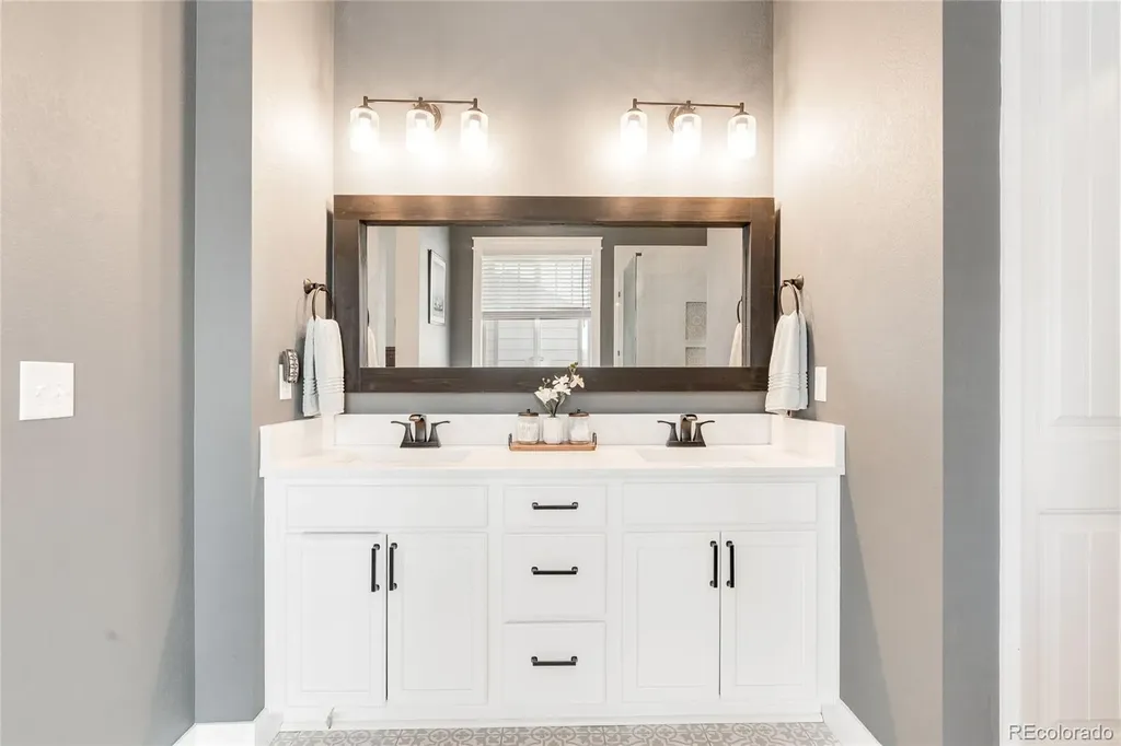 8477 Arapahoe Peak Street Littleton CO 80125