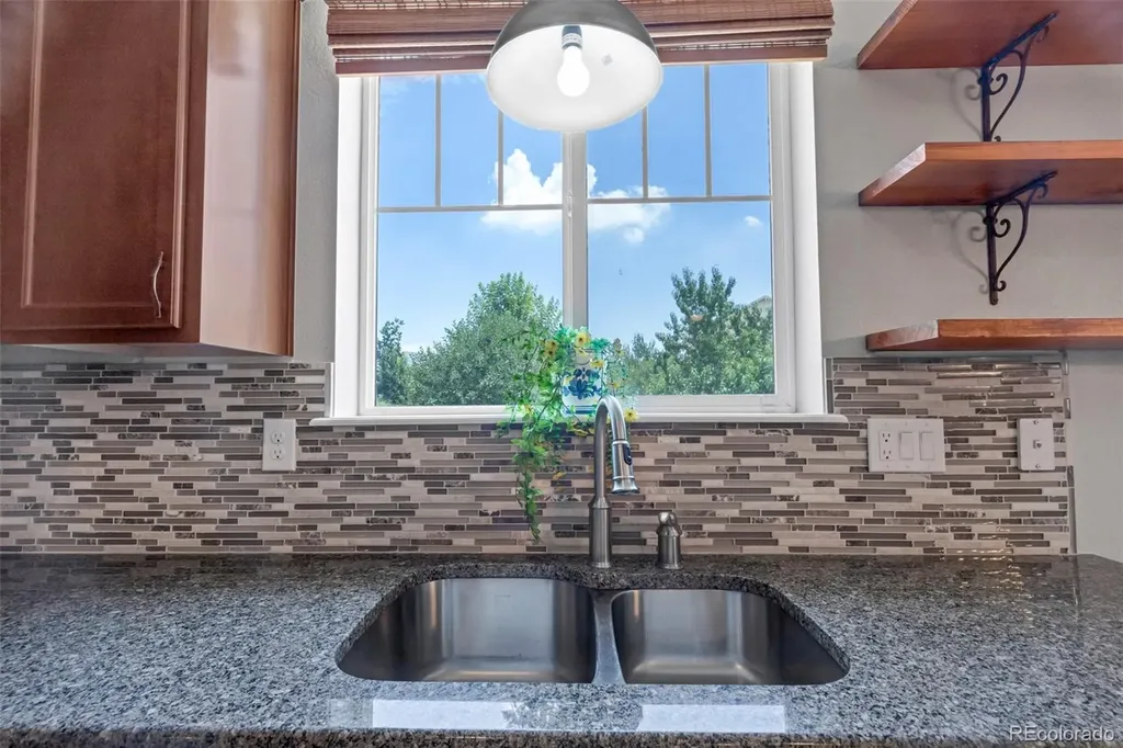 82 S Newbern Way Aurora CO 80018