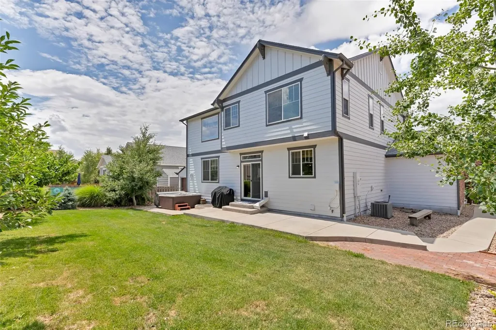 82 S Newbern Way Aurora CO 80018