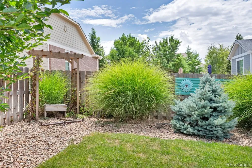 82 S Newbern Way Aurora CO 80018