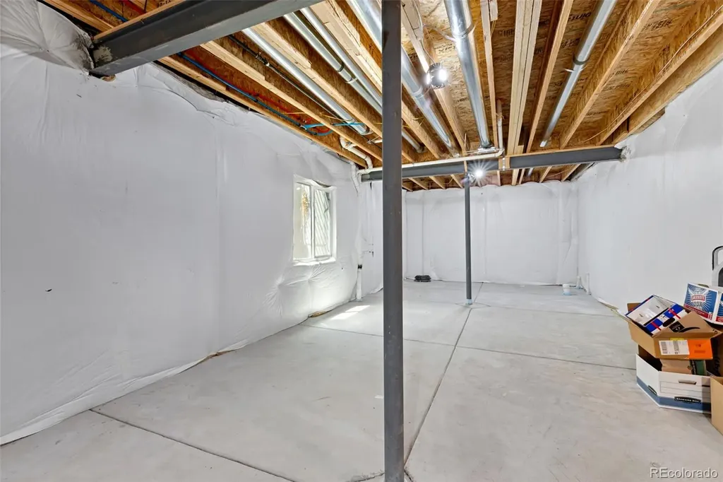 82 S Newbern Way Aurora CO 80018