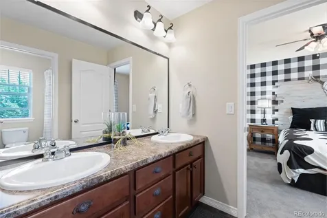 82 S Newbern Way Aurora CO 80018