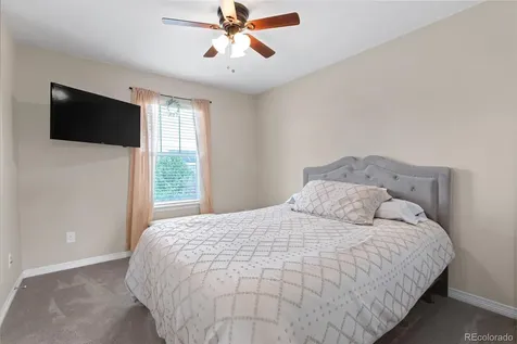 82 S Newbern Way Aurora CO 80018