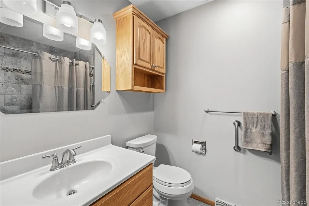 11707 W Jewell Drive Lakewood CO 80228