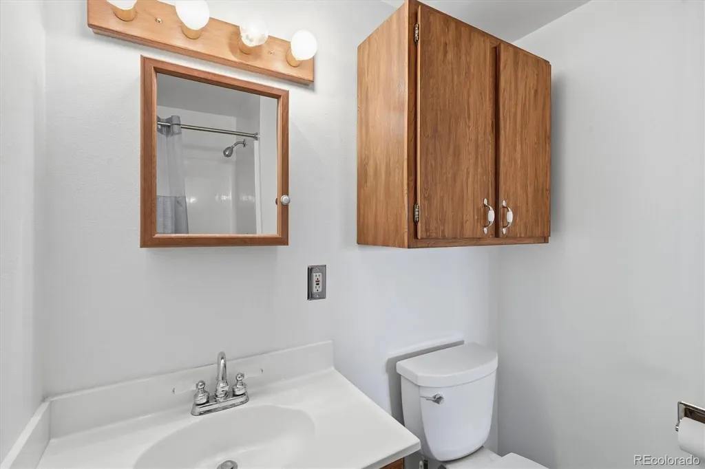 11707 W Jewell Drive Lakewood CO 80228