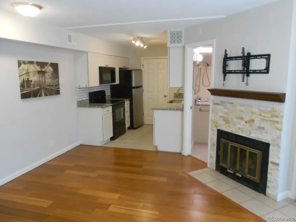 Lakewood CO, 1845 Kendall Street, Unit 224B