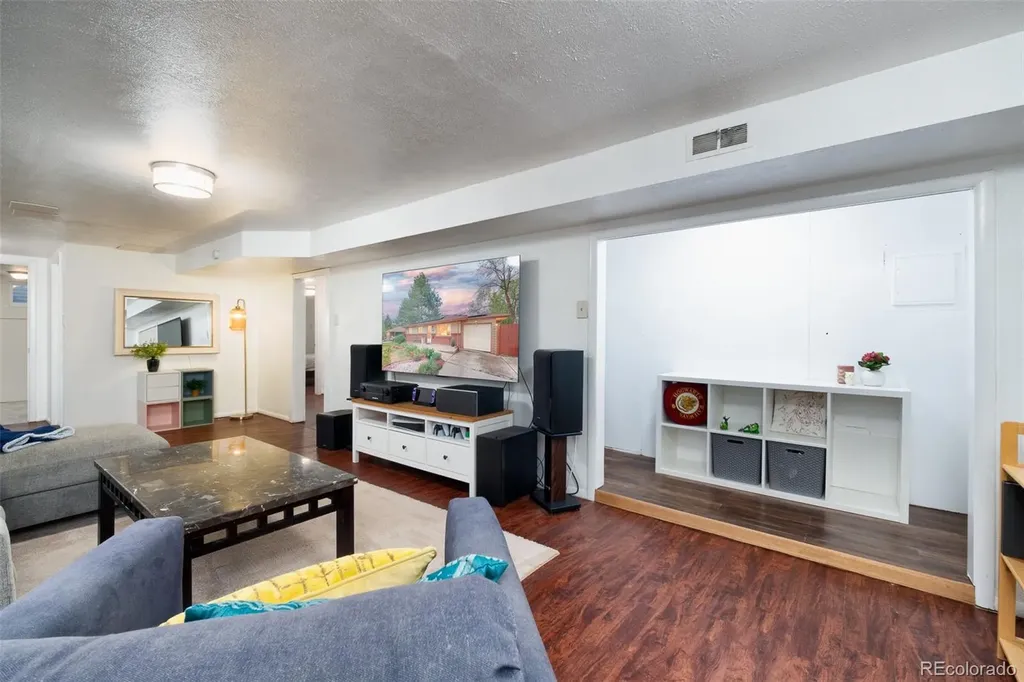 246 Lansing Street Aurora CO 80010