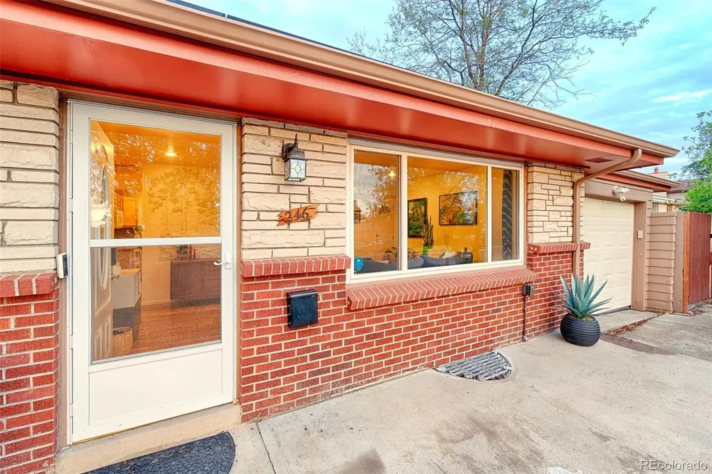 246 Lansing Street Aurora CO 80010