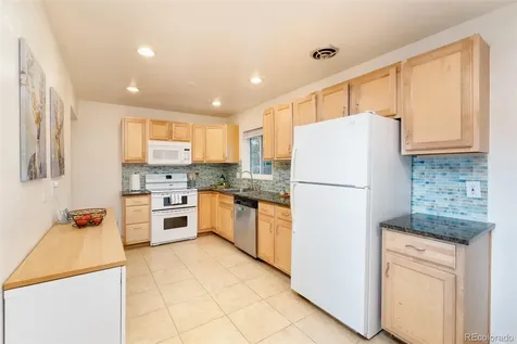 246 Lansing Street Aurora CO 80010