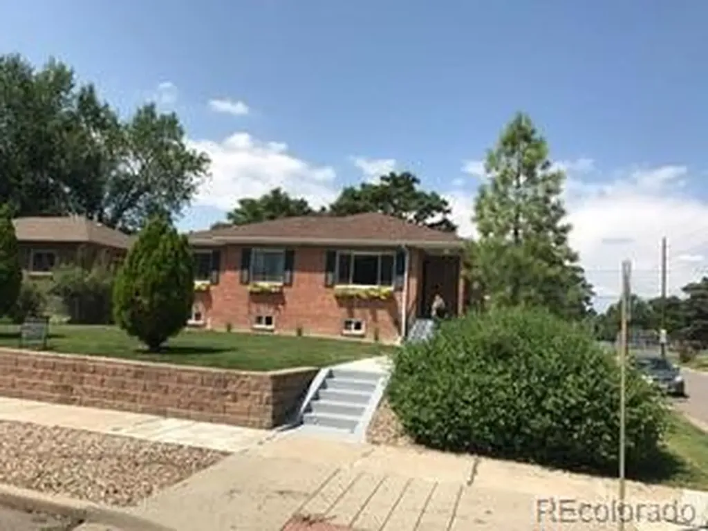 2895 Eudora Street Denver CO 80207