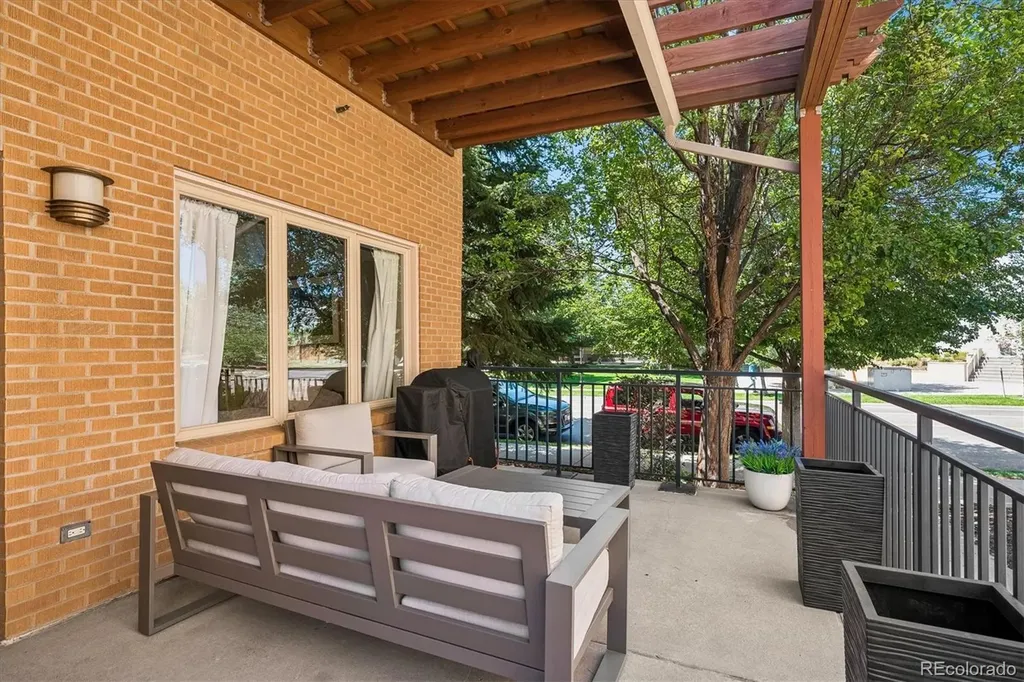 220 Roslyn Street Denver CO 80230