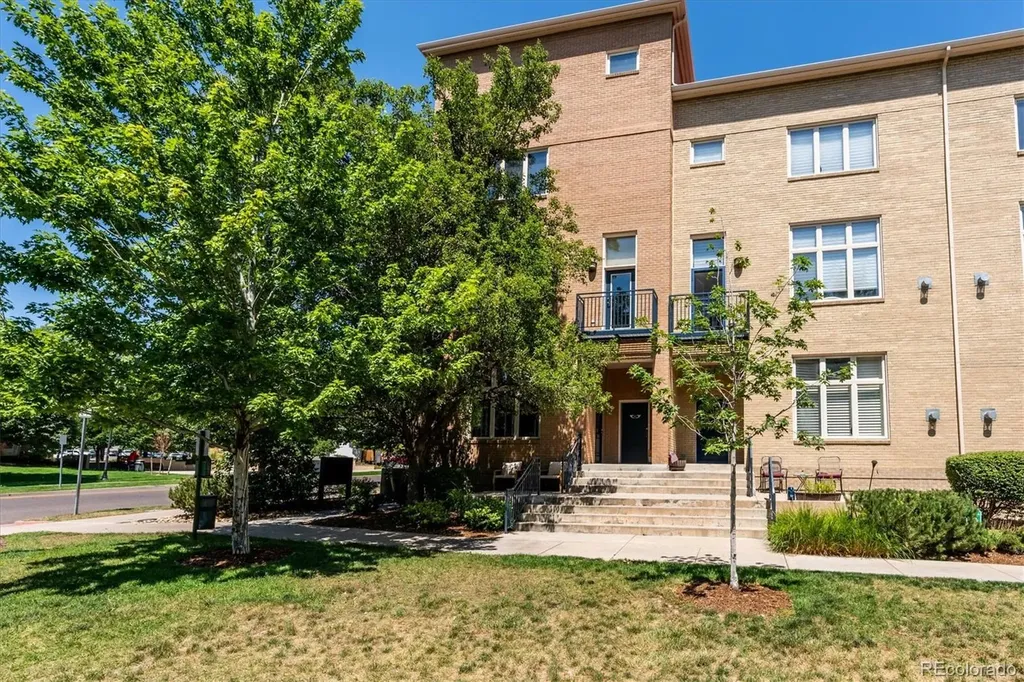 220 Roslyn Street Denver CO 80230