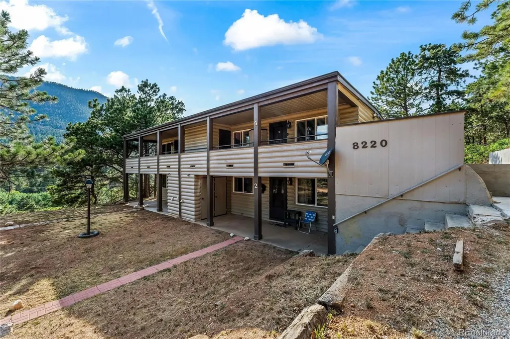 8220 W Us Highway 24 Cascade CO 80809