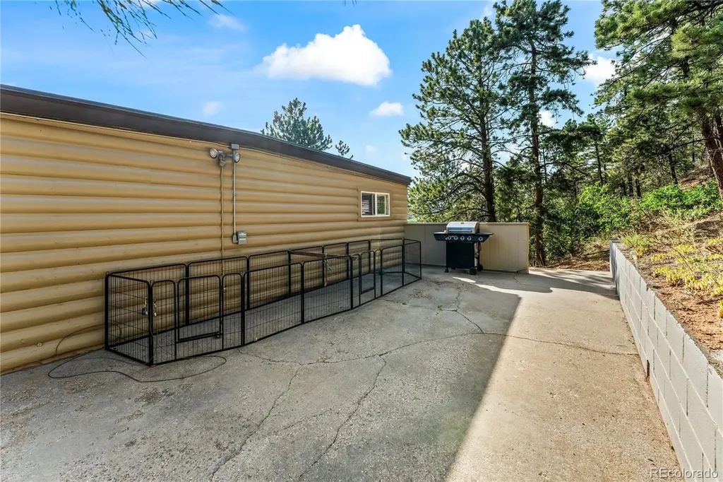 8220 W Us Highway 24 Cascade CO 80809