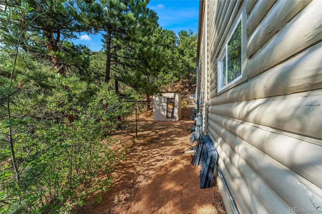 8220 W Us Highway 24 Cascade CO 80809