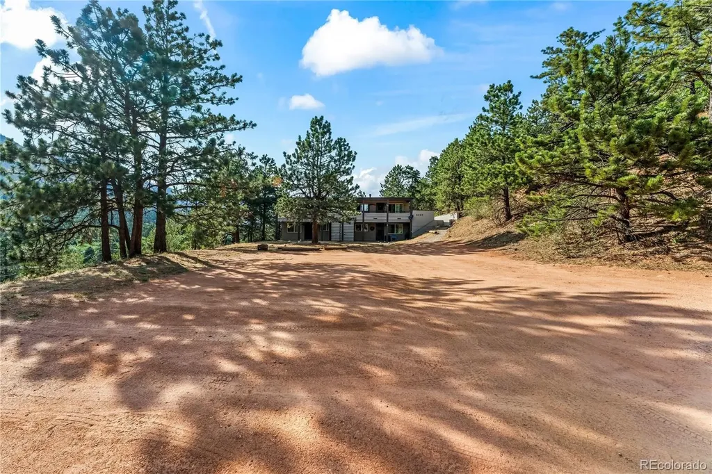 8220 W Us Highway 24 Cascade CO 80809