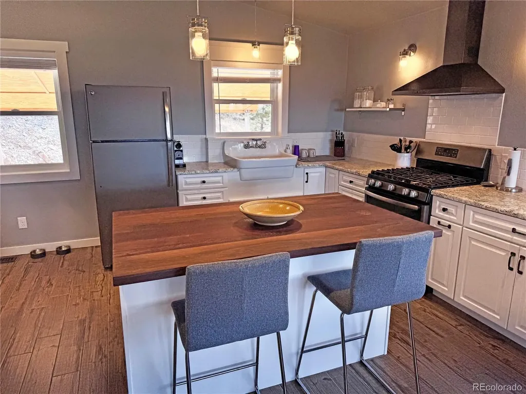 563 S Kankakee Road Westcliffe CO 81252