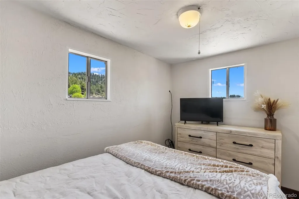185 Canyon Drive Florissant CO 80816
