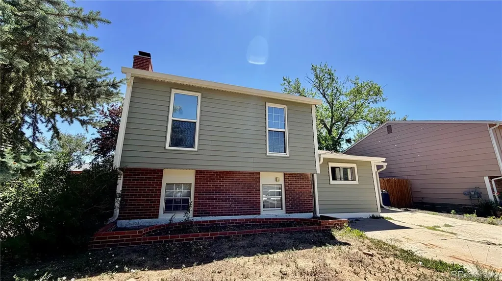 218 Madison Drive Bennett CO 80102