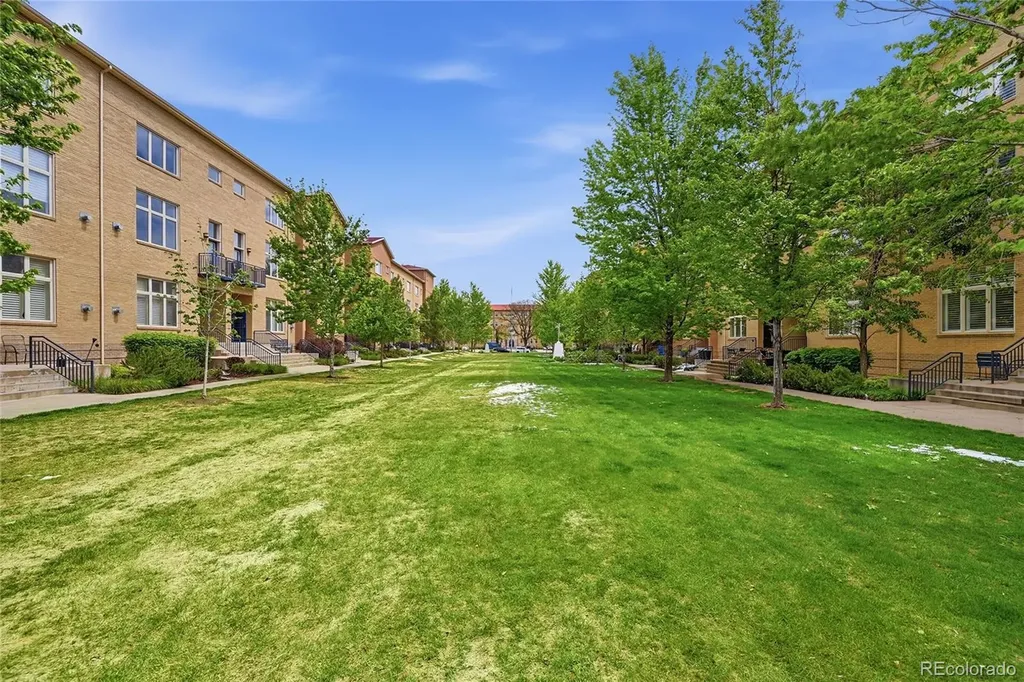 220 Roslyn Street Denver CO 80230