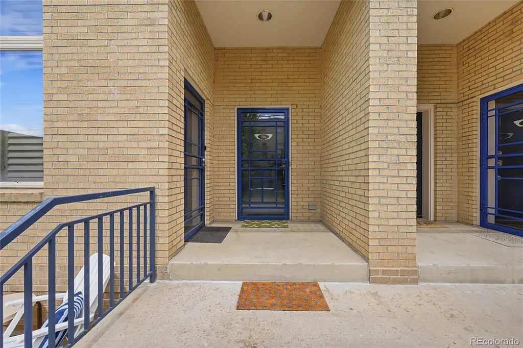 220 Roslyn Street Denver CO 80230