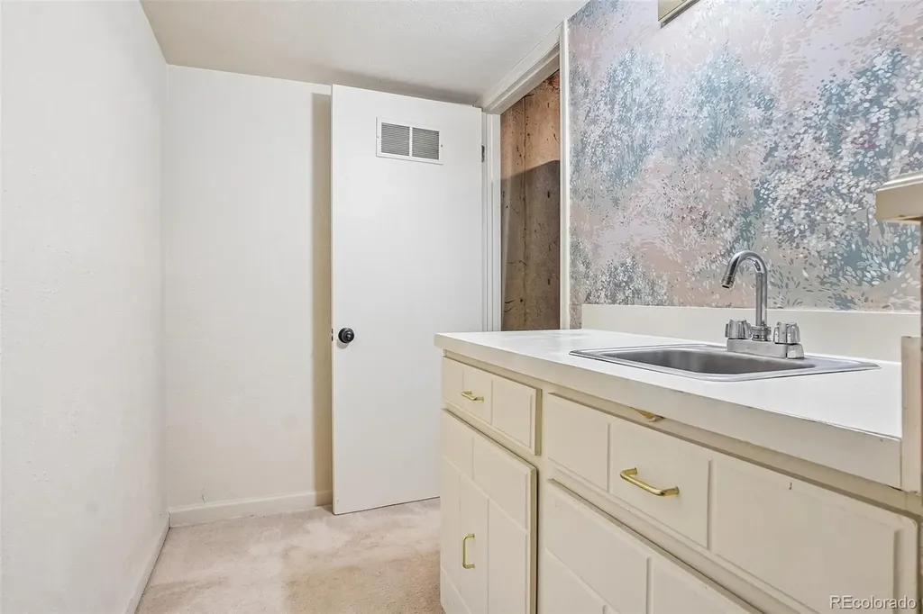 6472 E Mississippi Avenue Denver CO 80224