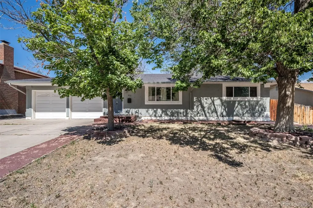 40 Normandy Circle Pueblo CO 81001