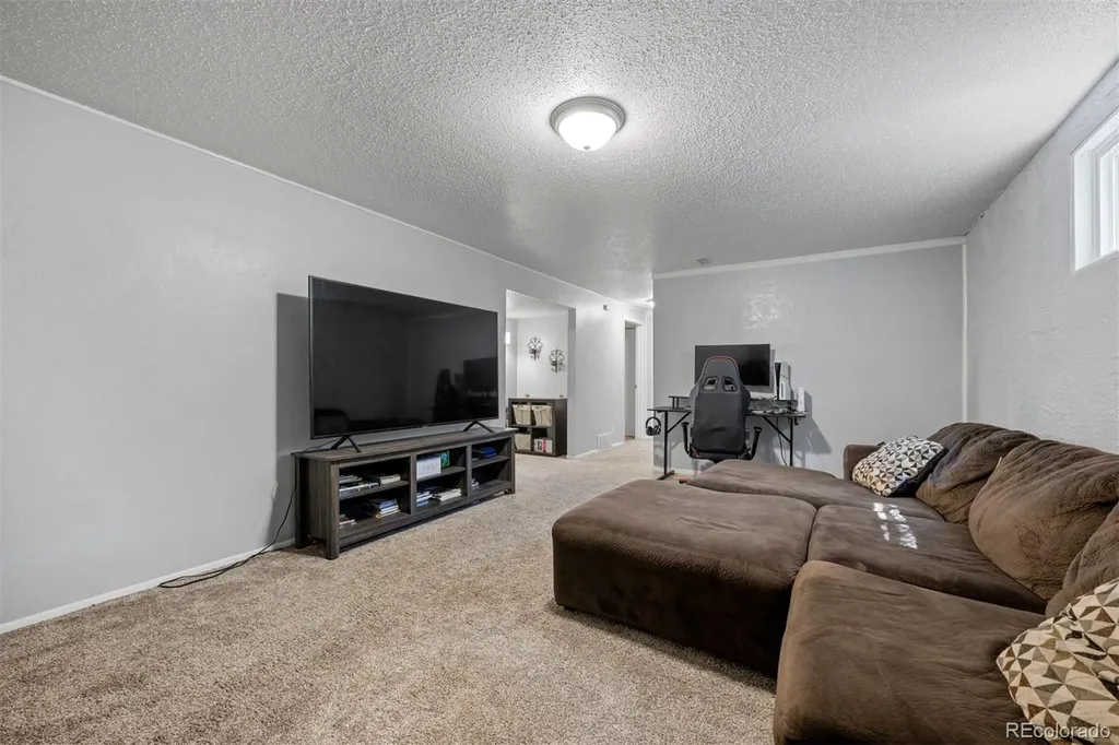 40 Normandy Circle Pueblo CO 81001