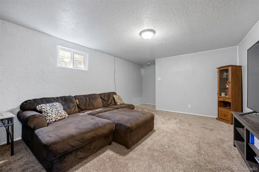 40 Normandy Circle Pueblo CO 81001
