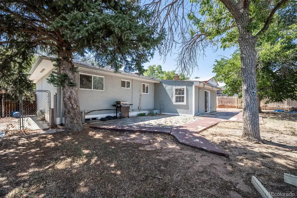 40 Normandy Circle Pueblo CO 81001