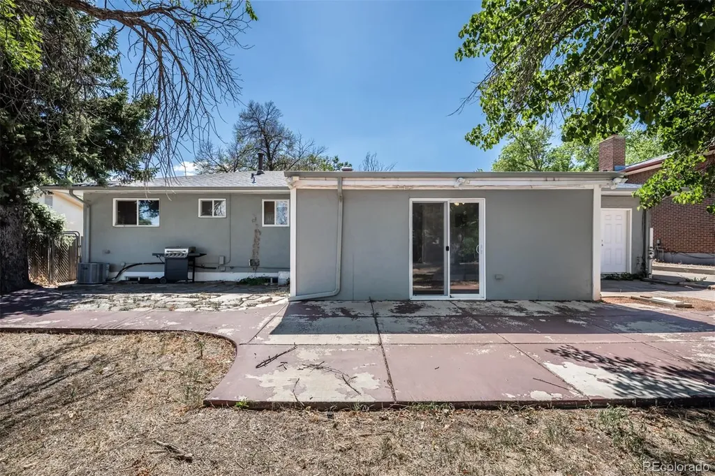40 Normandy Circle Pueblo CO 81001