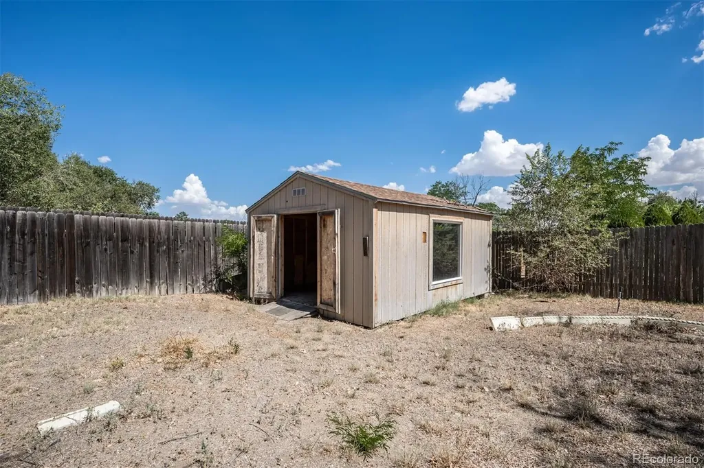 40 Normandy Circle Pueblo CO 81001
